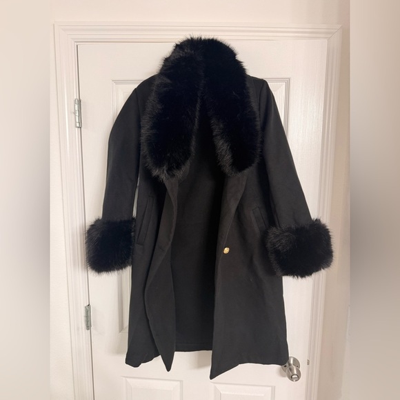 Jackets & Blazers - Elegant Black Fur-Trimmed Women's Coat